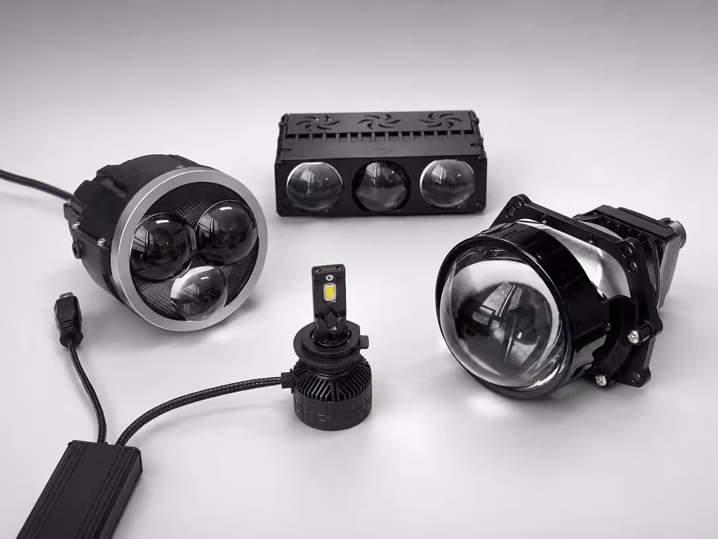 Faros de recambio: mejoras con proyectores LED y opciones específicas para cada vehículo